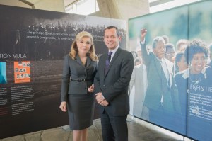 Η κυρία Μαριάννα Β. Βαρδινογιάννη με τον κ. Eric Falt, Διευθυντή Εξωτερικών Υποθέσεων της UNESCO